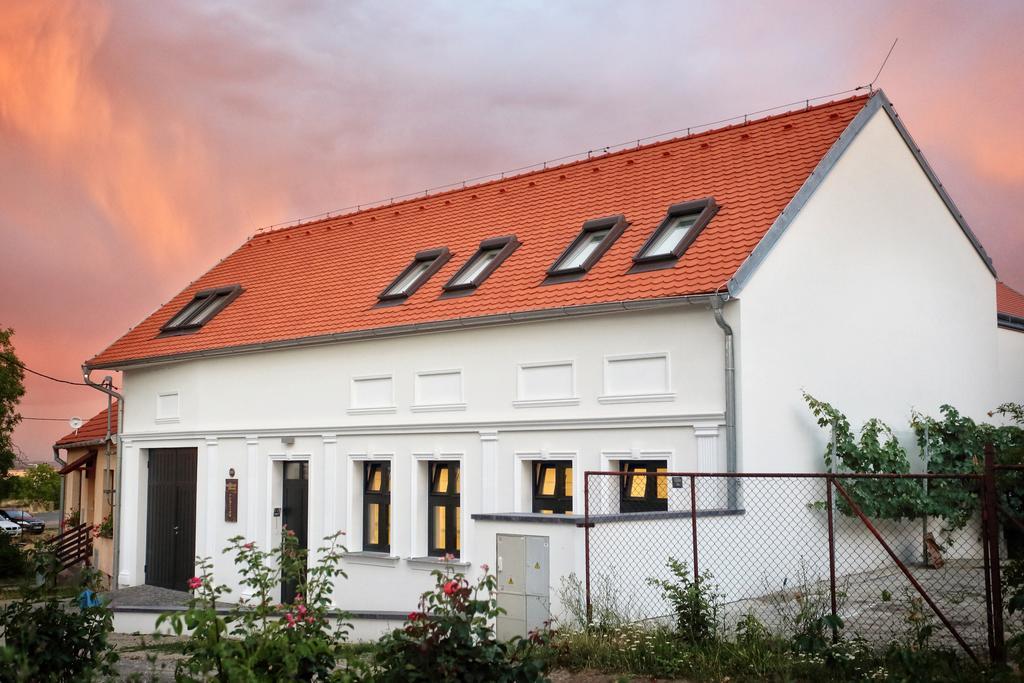 Penzion Vinarstvi Konitz Znojmo Luaran gambar
